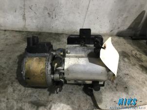 Used Hydraulic pump Citroen C5 II Break (RE) 2.2 HDiF 16V Price on request offered by Niks autodemontage