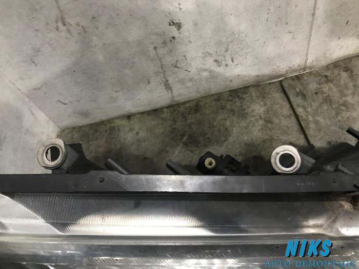 Faro derecha de un Renault Scénic II (JM) 1.6 16V 2004