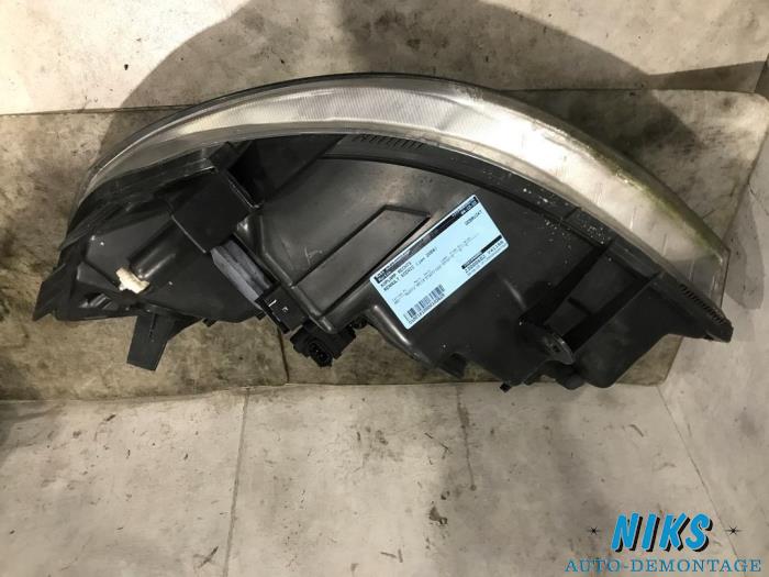 Faro derecha de un Renault Scénic II (JM) 1.6 16V 2004