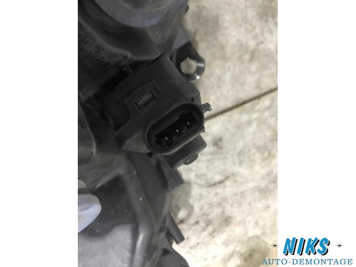 Faro derecha de un Renault Scénic II (JM) 1.6 16V 2004