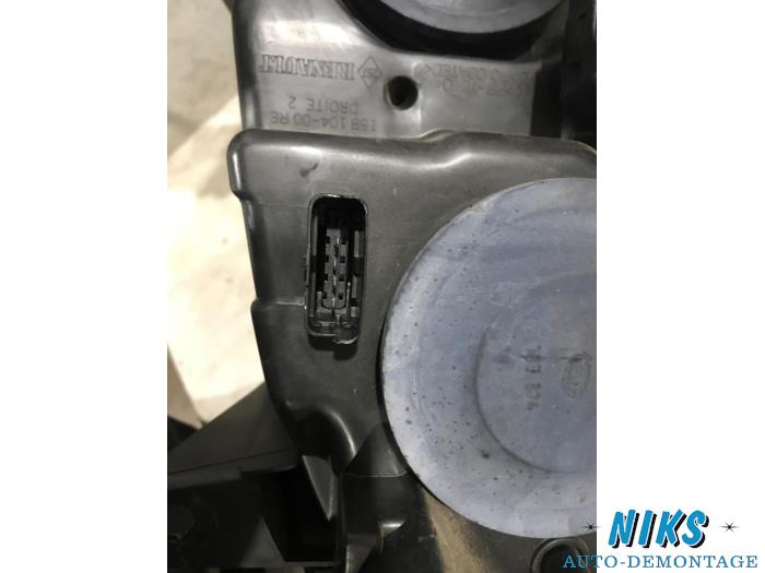 Faro derecha de un Renault Scénic II (JM) 1.6 16V 2004