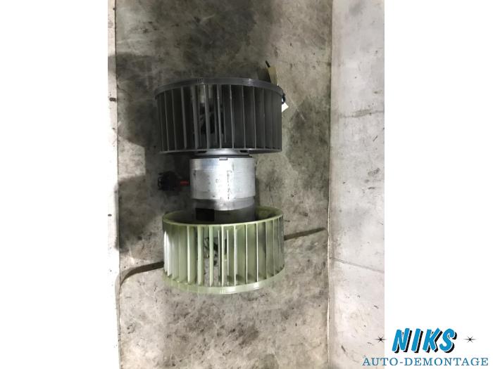 Motor de ventilador de calefactor de un BMW 3 serie (E46/4) 318i 1998