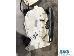 Used Front door lock mechanism 4-door, right Seat Ibiza IV (6J5) 1.6 TDI 90 Price on request offered by Niks autodemontage
