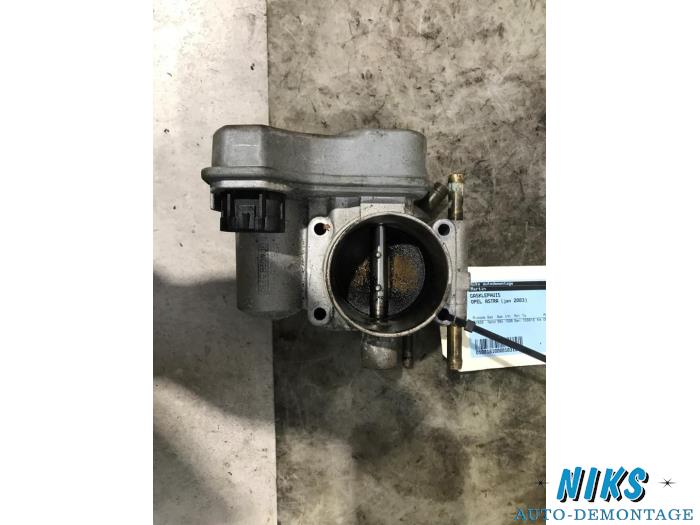 Throttle body from a Opel Astra G (F08/48) 1.6 2003