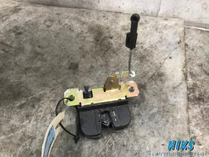 Used Tailgate lock mechanism Volkswagen New Beetle (9C1/9G1) 2.0 Price on request offered by Niks autodemontage