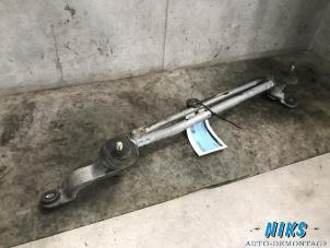 Used Wiper mechanism Nissan NV 200 (M20M) 1.5 dCi 90 Price on request offered by Niks autodemontage