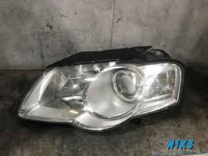 Used Headlight, left Volkswagen Passat Variant (3C5) 2.0 FSI 16V Price on request offered by Niks autodemontage