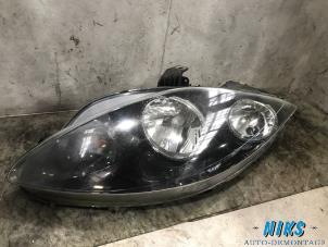 Used Headlight, left Seat Altea XL (5P5) 1.9 TDI Price on request offered by Niks autodemontage