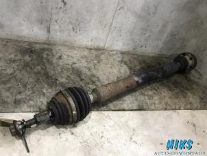 Used Front drive shaft, right Volkswagen Caddy III (2KA,2KH,2CA,2CH) 1.6 Price on request offered by Niks autodemontage