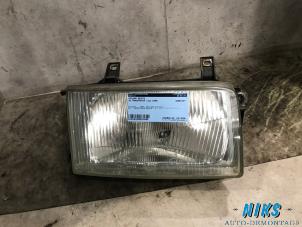 Used Headlight, right Volkswagen Transporter T4 1.9 D Price on request offered by Niks autodemontage