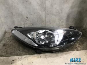 Used Headlight, right Mazda 2 (DE) 1.3 16V S-VT Price on request offered by Niks autodemontage