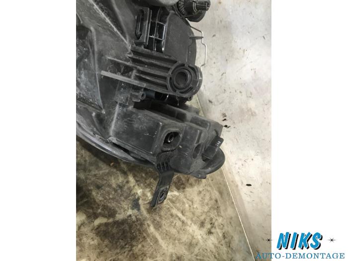 Phare droit d'un Seat Ibiza IV (6J5) 1.9 TDI 105 2009