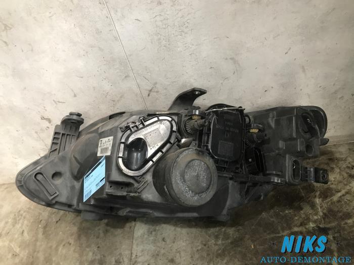 Phare droit d'un Seat Ibiza IV (6J5) 1.9 TDI 105 2009