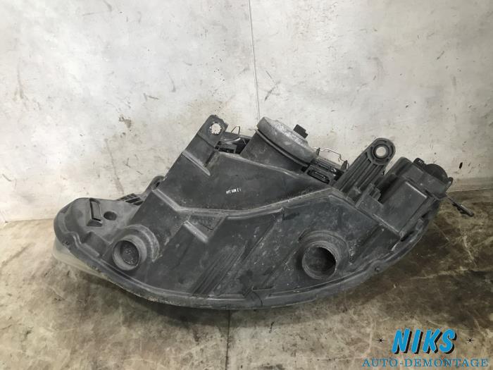 Phare droit d'un Seat Ibiza IV (6J5) 1.9 TDI 105 2009