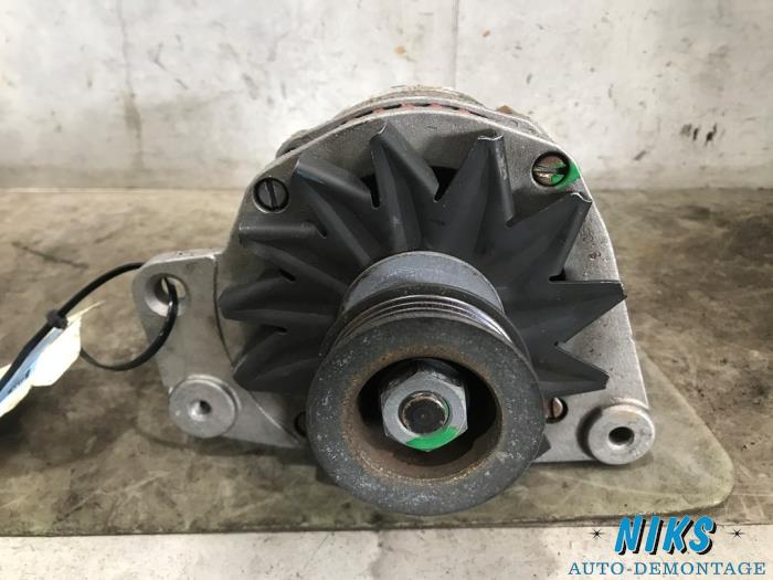Begagnade Dynamo Audi 80 (B4) 1.6 E/S Pris på förfrågan erbjuds av Niks autodemontage