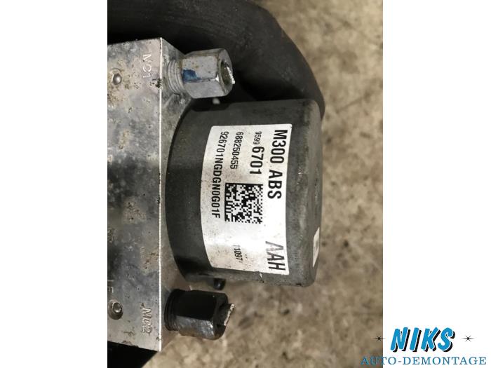 ABS pump from a Chevrolet Spark (M300) 1.0 16V 2011