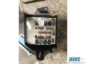 Used Fuse box Renault Clio III (BR/CR) 1.6 16V Price on request offered by Niks autodemontage
