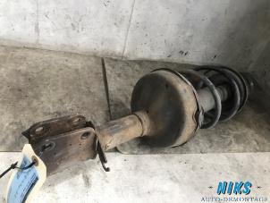 Used Front shock absorber rod, left Renault Clio II (BB/CB) 1.2 16V Price on request offered by Niks autodemontage