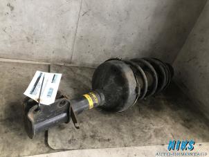 Used Front shock absorber rod, left Renault Clio II (BB/CB) 1.6 16V Price on request offered by Niks autodemontage