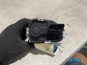 Drosselklappengehäuse van een Renault Twingo (C06) 1.2 16V 2002