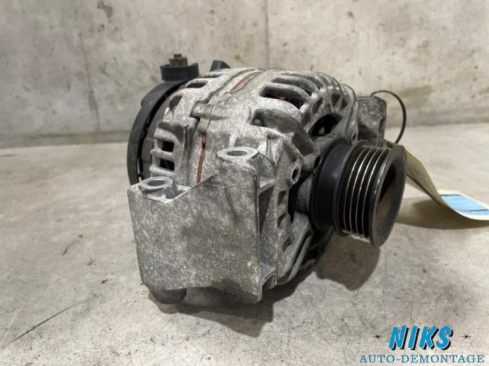 Dynamo d'un Opel Astra G (F08/48) 2.2 16V 2001