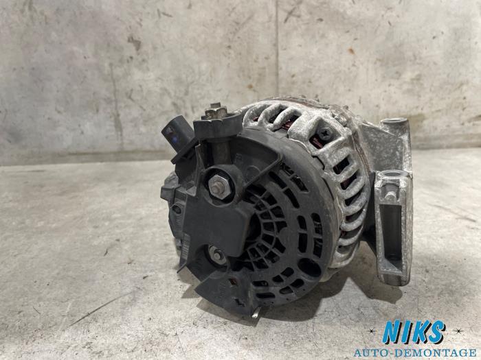 Dynamo d'un Opel Astra G (F08/48) 2.2 16V 2001