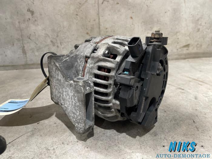 Dynamo d'un Opel Astra G (F08/48) 2.2 16V 2001