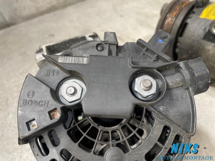 Dynamo d'un Opel Astra G (F08/48) 2.2 16V 2001