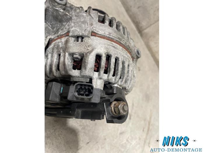 Dynamo d'un Opel Astra G (F08/48) 2.2 16V 2001