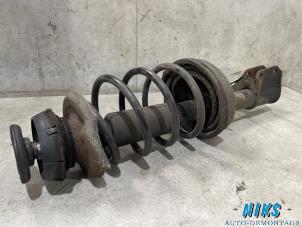 Used Front shock absorber rod, left Renault Clio II (BB/CB) 1.2 16V Price on request offered by Niks autodemontage