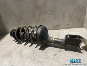 Used Front shock absorber rod, left Renault Clio II (BB/CB) 1.4 Price on request offered by Niks autodemontage
