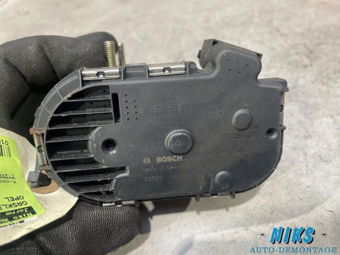 Drosselklappengehäuse van een Opel Corsa C (F08/68) 1.2 16V 2002