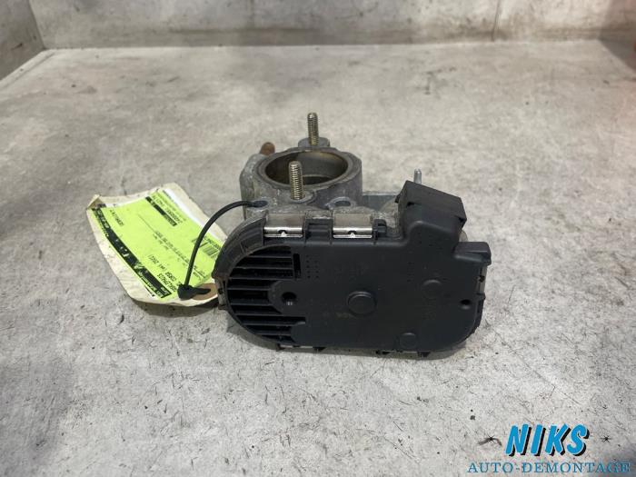 Drosselklappengehäuse van een Opel Corsa C (F08/68) 1.2 16V 2002