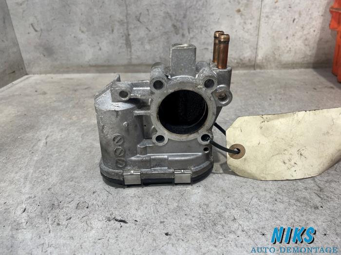 Drosselklappengehäuse van een Opel Corsa C (F08/68) 1.2 16V 2002