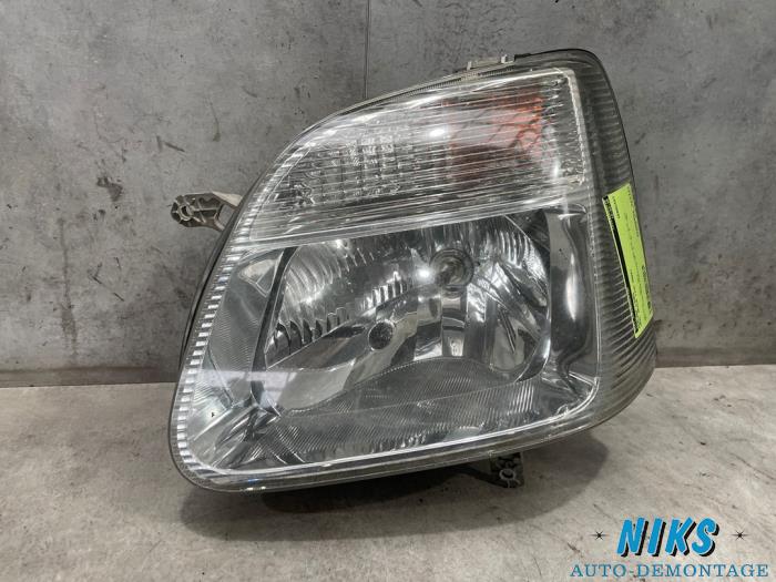 Headlight, left from a Opel Agila (A) 1.0 12V Twin Port 2004