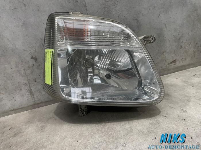 Headlight, right from a Opel Agila (A) 1.0 12V Twin Port 2004