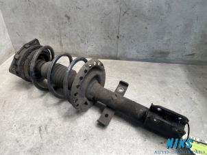 Used Front shock absorber rod, left Renault Clio III (BR/CR) 1.2 16V Quickshift 5 Price on request offered by Niks autodemontage