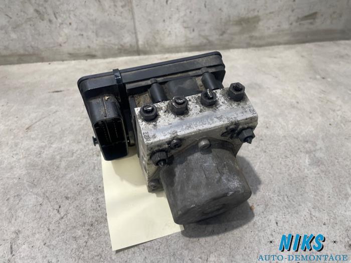 Begagnade ABS-pump Volkswagen Up! (121) 1.0 12V 60 Pris på förfrågan erbjuds av Niks autodemontage
