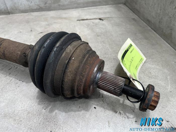 Arbre de transmission avant droit d'un Volkswagen Caddy III (2KA,2KH,2CA,2CH) 2.0 SDI 2004