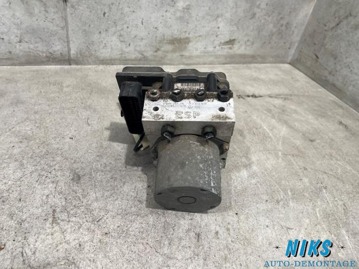 Usagé Pompe ABS Audi A6 (C6) 2.4 V6 24V Prix sur demande proposé par Niks autodemontage