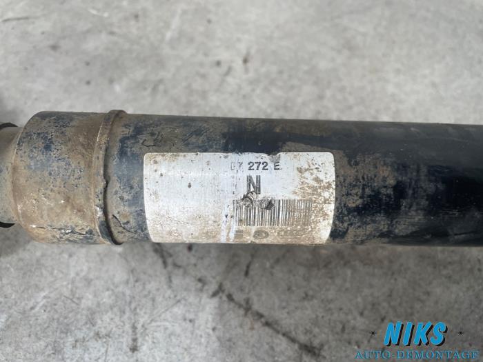 Arbre de transmission avant droit d'un Volkswagen Caddy III (2KA,2KH,2CA,2CH) 1.9 TDI 2010
