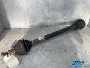 Usagé Arbre de transmission avant droit Volkswagen Caddy III (2KA,2KH,2CA,2CH) 1.9 TDI Prix sur demande proposé par Niks autodemontage