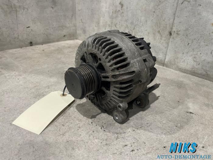 Begagnade Dynamo Volkswagen Passat Variant (3C5) 2.0 TDI 16V 140 Pris på förfrågan erbjuds av Niks autodemontage