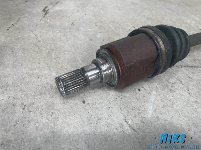 Arbre de transmission avant gauche d'un Hyundai i10 (F5) 1.1i 12V 2009