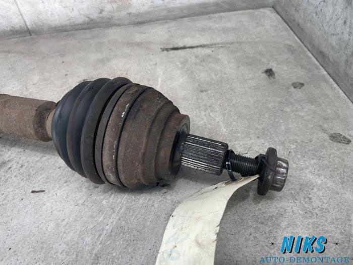 Arbre de transmission avant droit d'un Volkswagen Caddy III (2KA,2KH,2CA,2CH) 2.0 SDI 2005