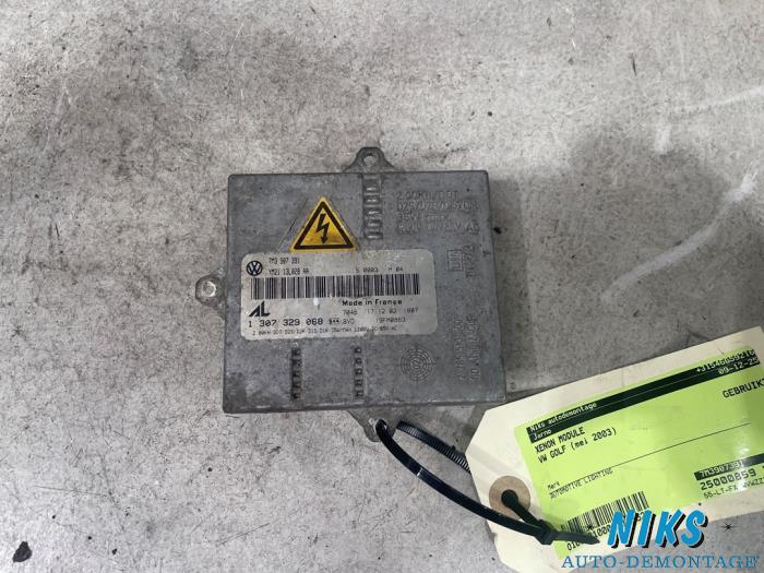 Begagnade Xenonmodul Volkswagen Golf IV (1J1) 1.6 16V Pris på förfrågan erbjuds av Niks autodemontage