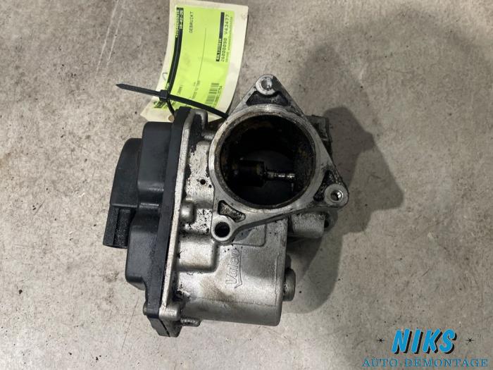 AGR Ventil van een Volkswagen Passat Variant (3C5) 2.0 TDI 16V 140 2009