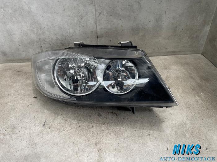 Używane Reflektor prawy BMW 3 serie (E90) 318i 16V Cena na żądanie oferowane przez Niks autodemontage