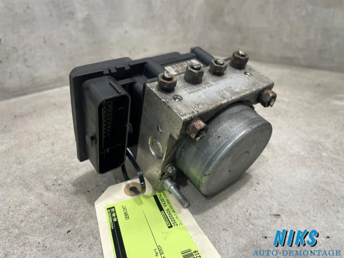 Begagnade ABS-pump Opel Corsa D 1.4 16V Twinport Pris på förfrågan erbjuds av Niks autodemontage