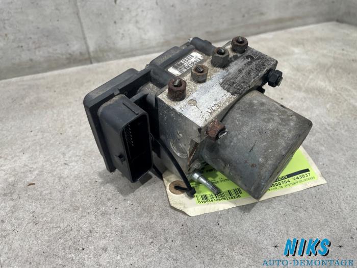 Begagnade ABS-pump Peugeot Partner (GC/GF/GG/GJ/GK) 1.6 HDI 90 Pris på förfrågan erbjuds av Niks autodemontage